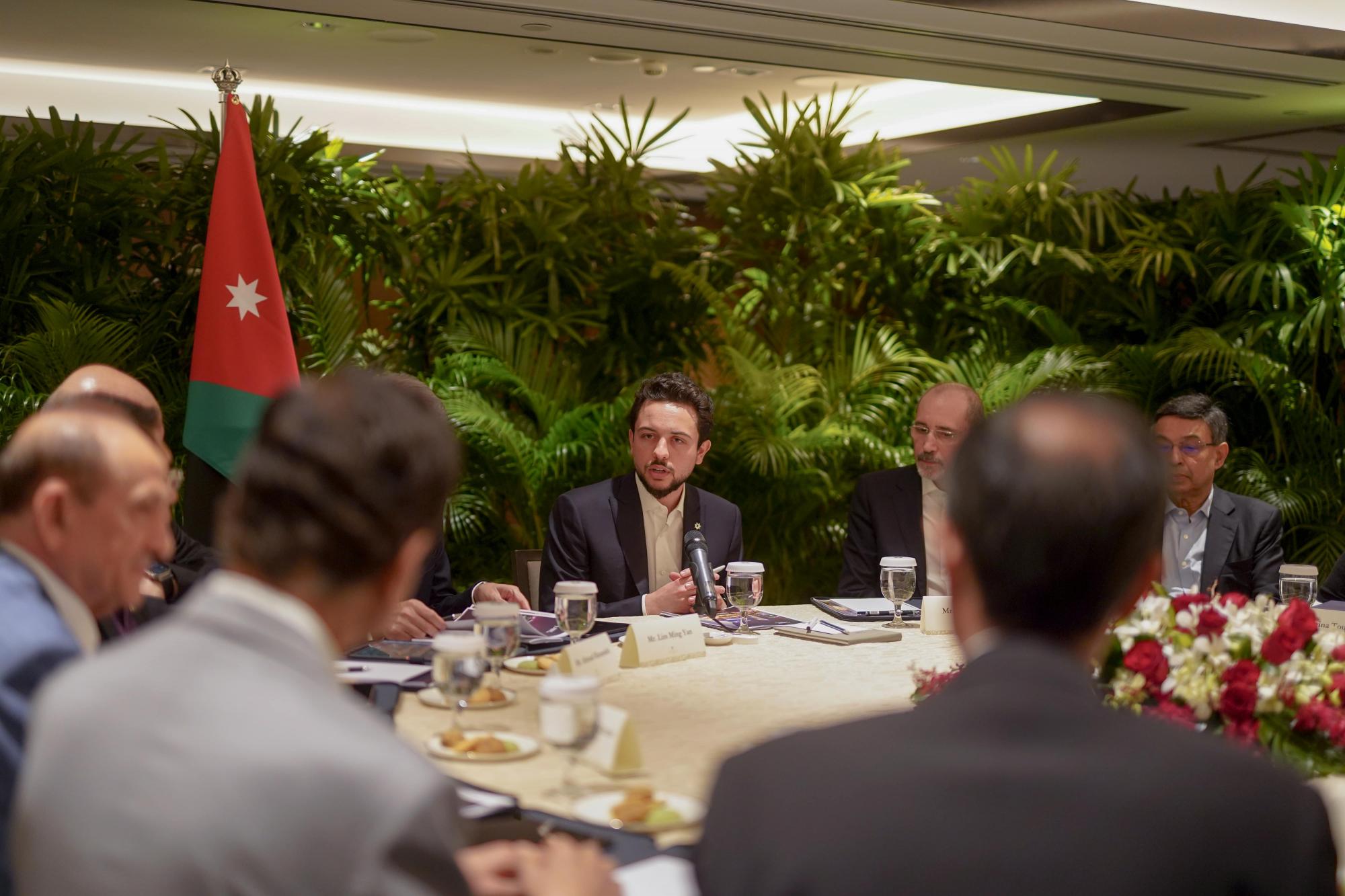 Crown Prince Discusses Investment Opportunities With Singapore Business