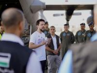 ولي العهد يشرف على تجهيز طائرة إغاثة مغادرة للأهل في غزة