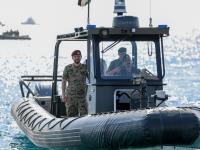 ولي العهد يزور فريق مكافحة الإرهاب المائي