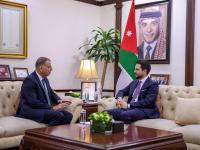 ولي العهد يزور وزارة الداخلية ويؤكد أهمية إدامة التنسيق بين المؤسسات خلال التطورات الإقليمية