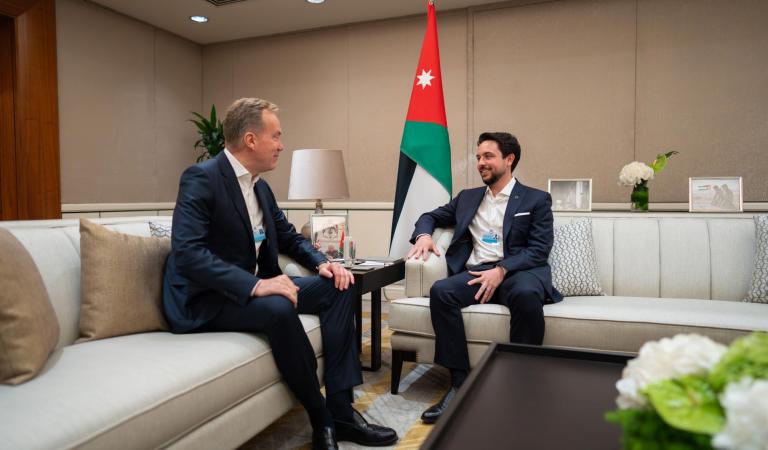 ولي العهد يلتقي رئيس المنتدى الاقتصادي العالمي 