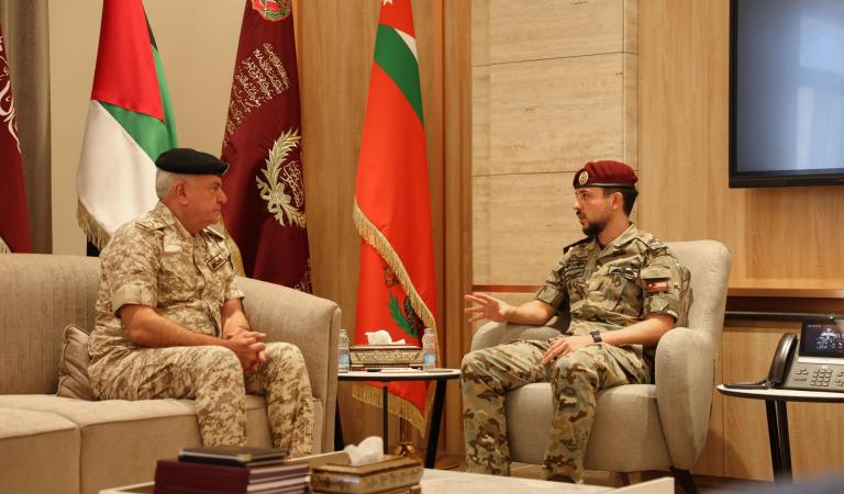 ولي العهد يزور القيادة العامة للقوات المسلحة