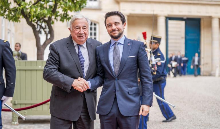 ولي العهد يلتقي رئيس مجلس الشيوخ الفرنسي في باريس