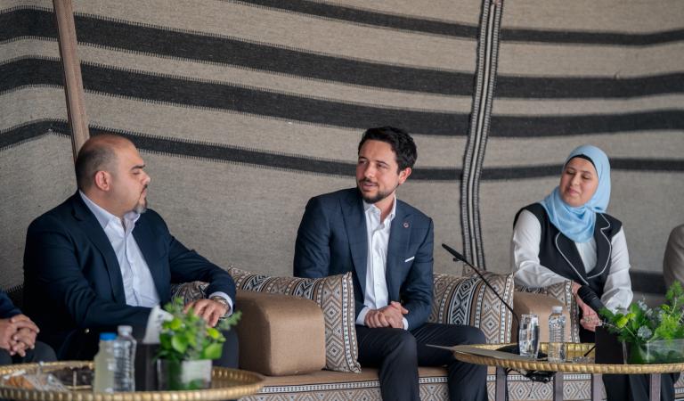 ولي العهد يلتقي شبابا وشابات من محافظة العقبة