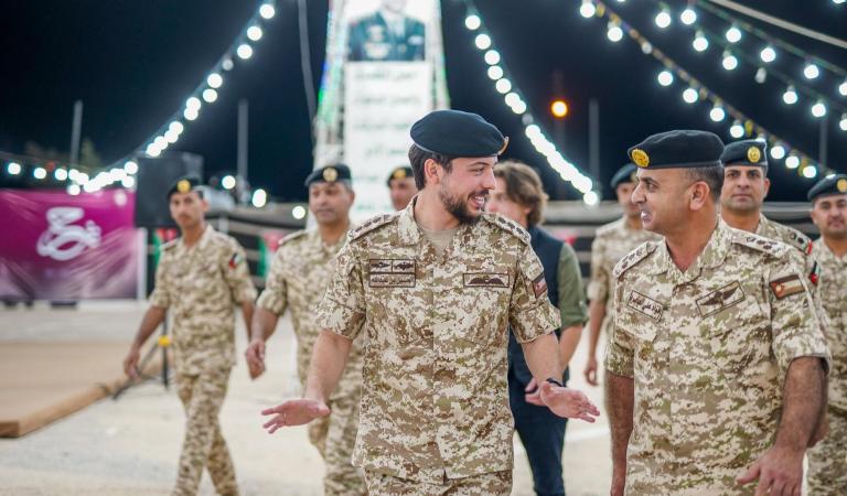 رفاق ولي العهد في لواء الملك الحسين المدرع/40 يقيمون ليلة سمر احتفاء بقرب زفافه