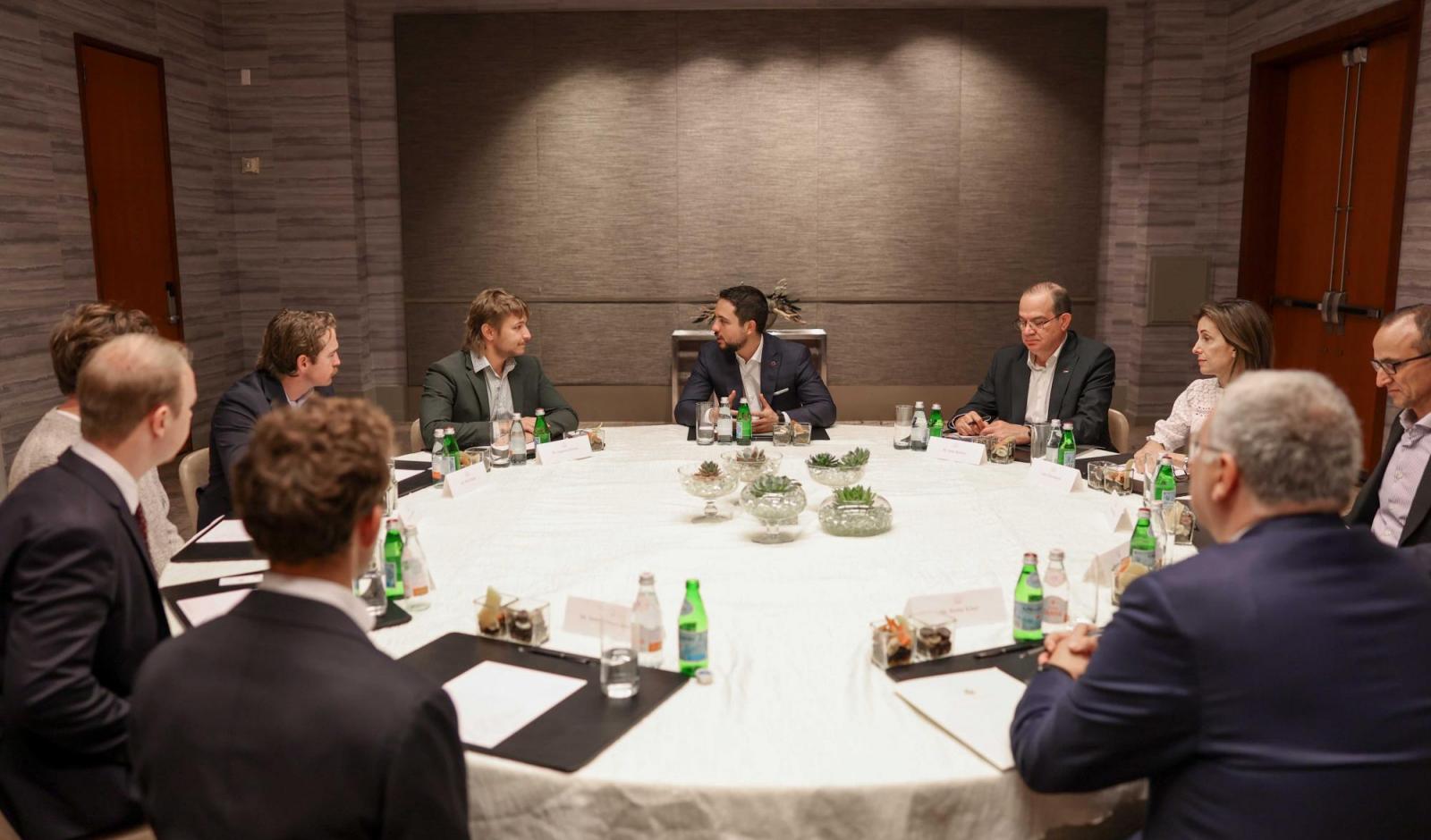 Crown Prince meets with CEOs of leading technology companies in Silicon Valley