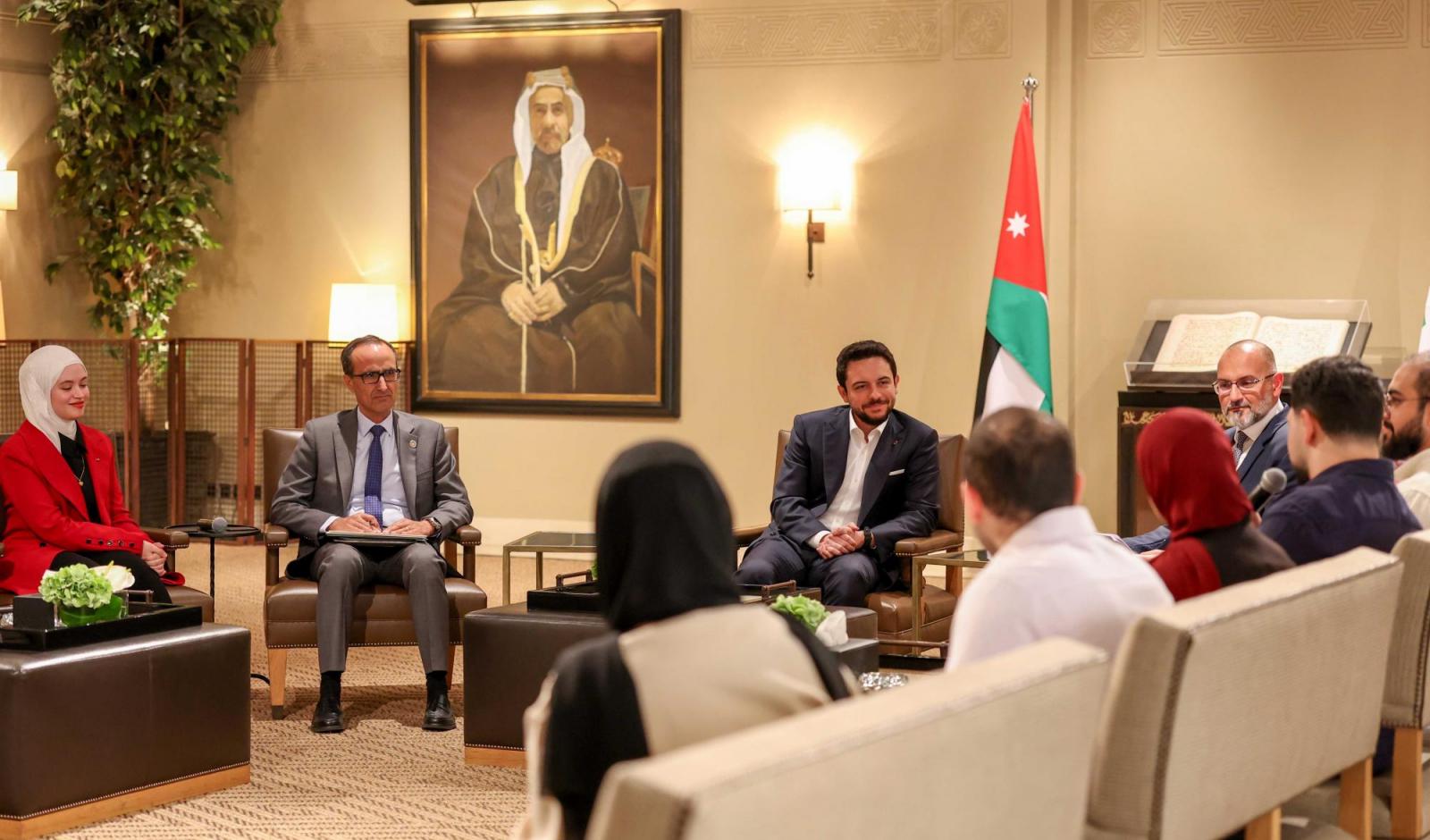 Crown Prince receives Al Hussein Fellowship alumni network board members