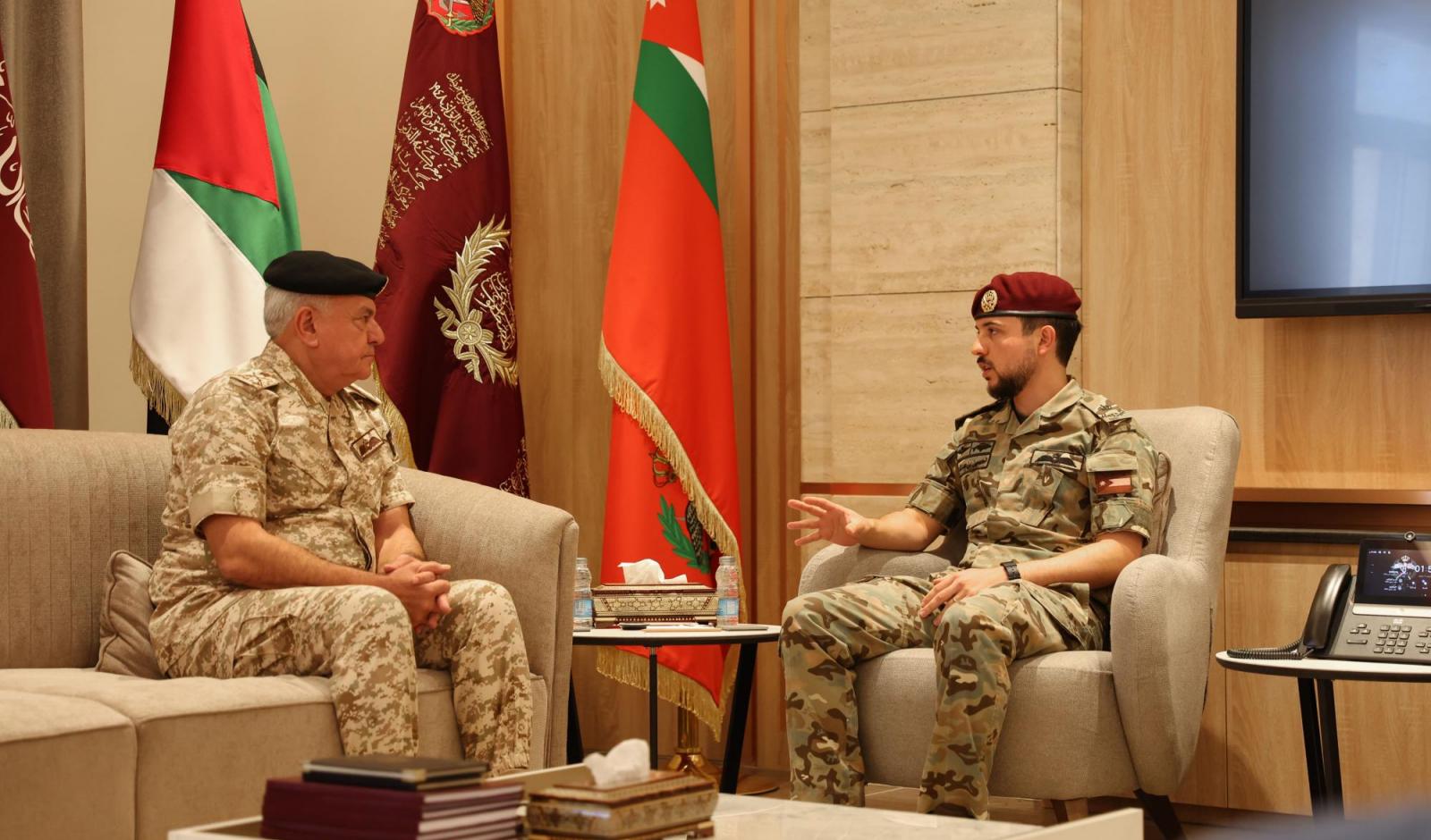 ولي العهد يزور القيادة العامة للقوات المسلحة
