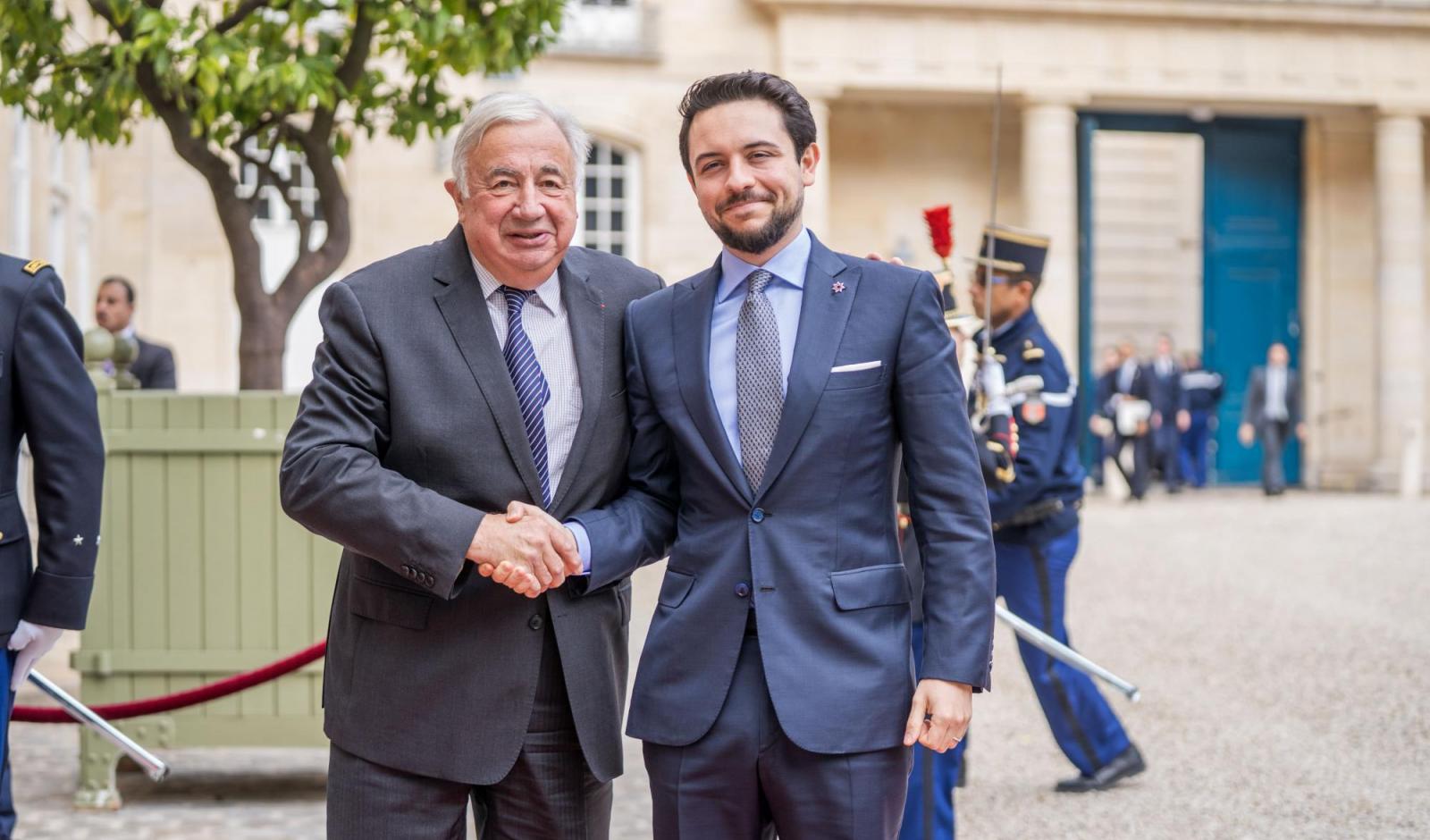 ولي العهد يلتقي رئيس مجلس الشيوخ الفرنسي في باريس