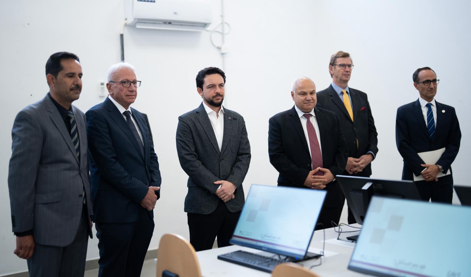 ولي العهد يفتتح حاضنة أعمال في كلية التدريب المهني المتقدم في إربد ويزور فرع الكلية بحكما