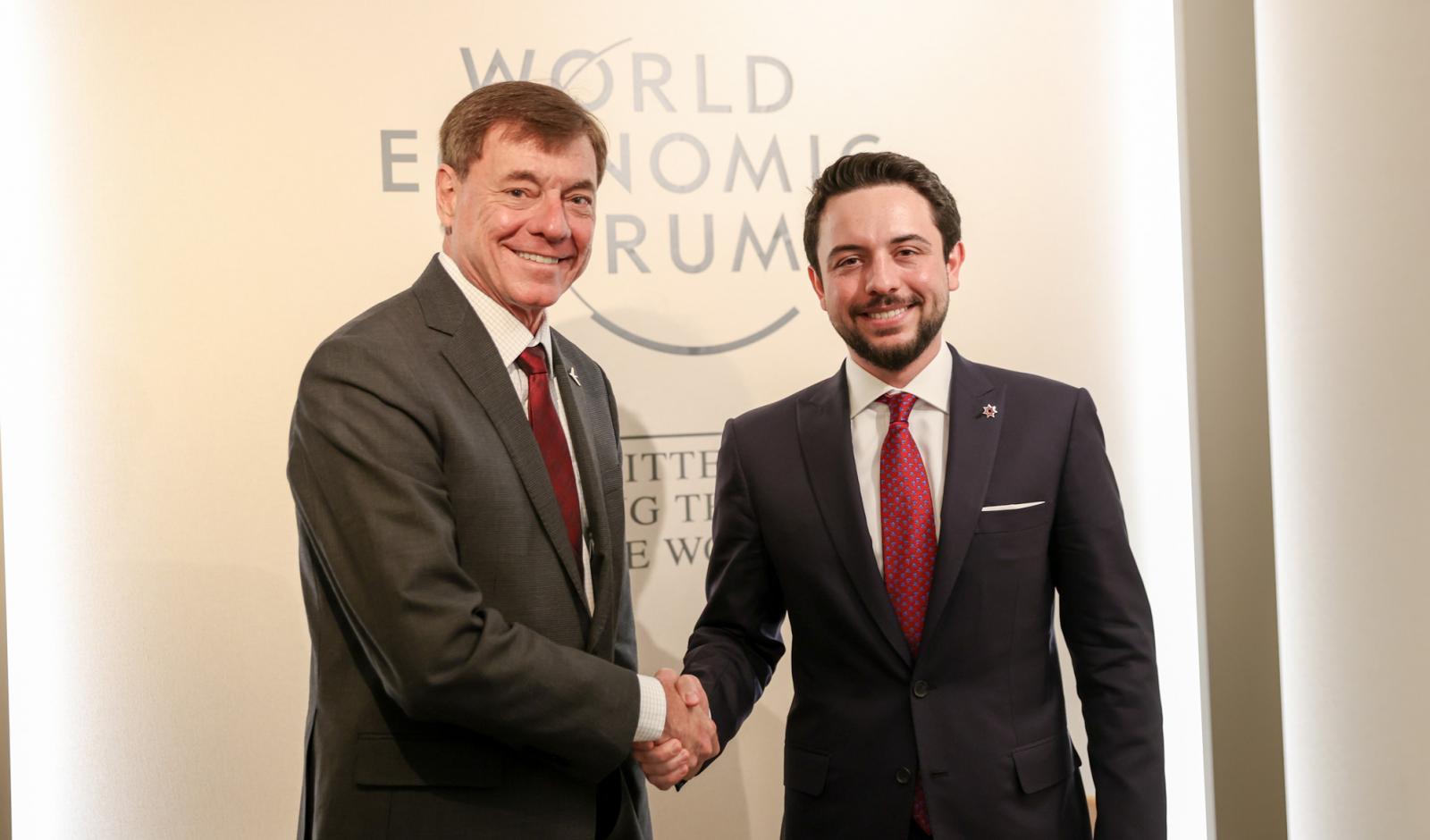 ولي العهد يلتقي المدير التنفيذي لشركة "إمبراير" لصناعة الطائرات ورؤساء تنفيذين لشركات عالمية