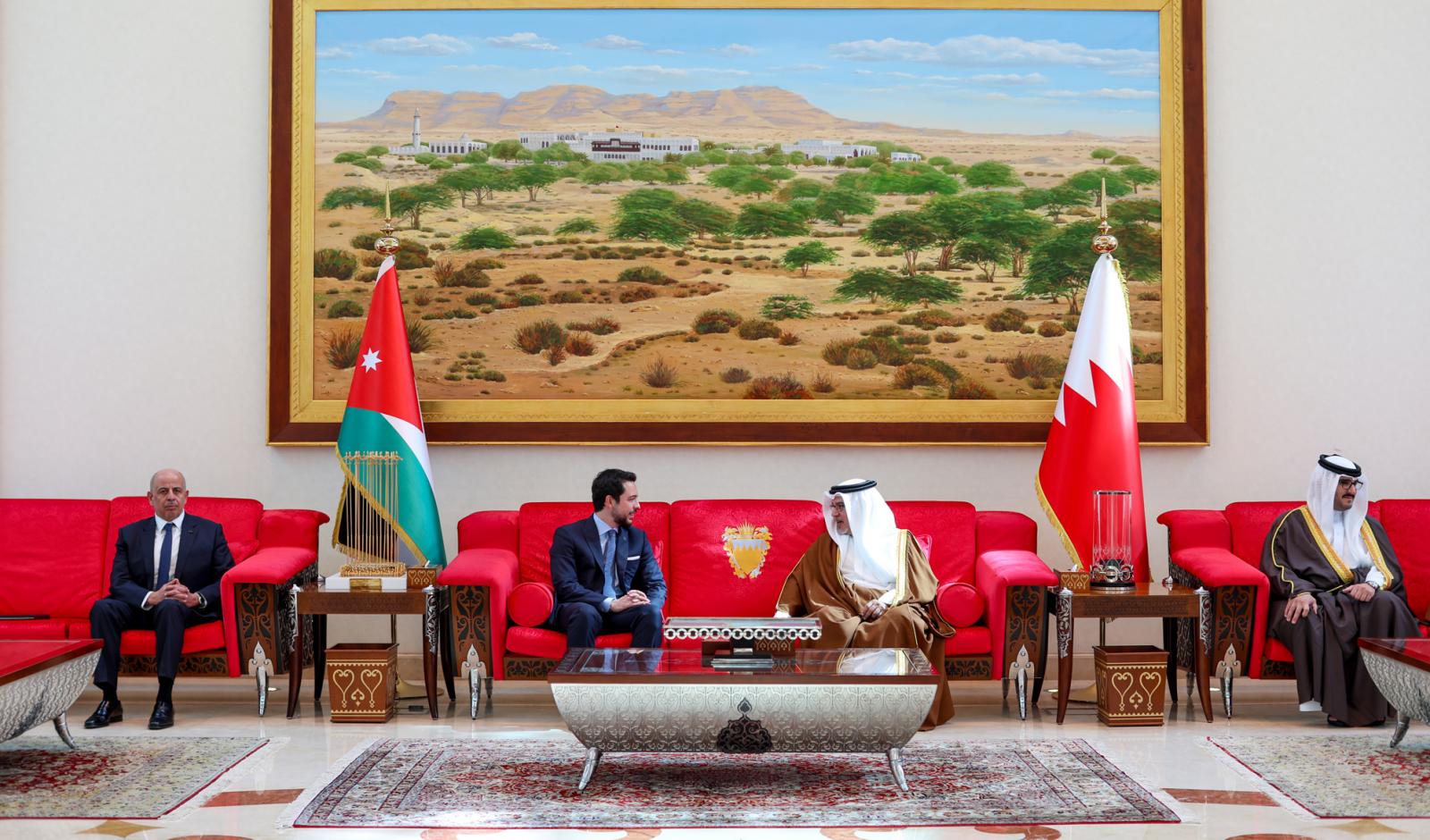 ولي العهد والعاهل البحريني يبحثان سبل تعزيز التنسيق حيال التطورات الإقليمية