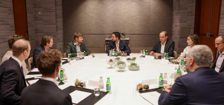 Crown Prince meets with CEOs of leading technology companies in Silicon Valley