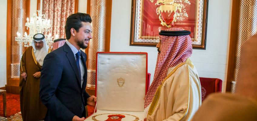 Crown Prince meets Bahrain monarch, receives King Hamad Order of the Renaissance
