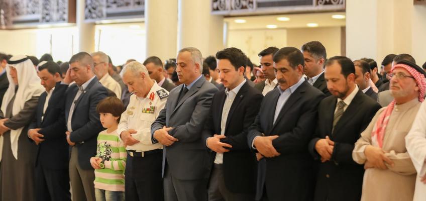 Crown Prince performs Friday prayer in Aqaba