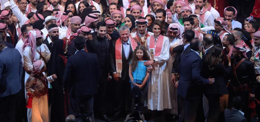 شباب وشابات الوطن يحتفون بالملك بمناسبة العيد العشرين للجلوس الملكي