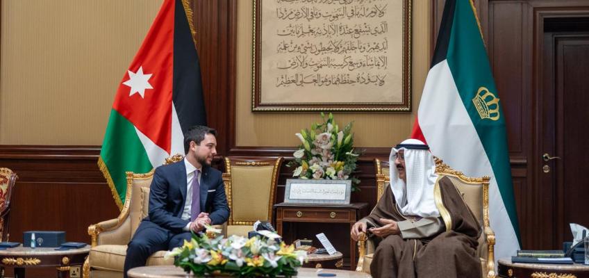 ولي العهد يلتقي أمير دولة الكويت