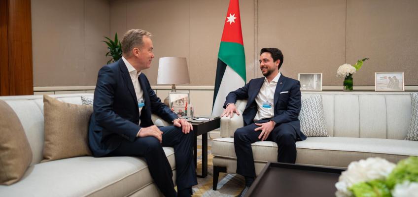 ولي العهد يلتقي رئيس المنتدى الاقتصادي العالمي 