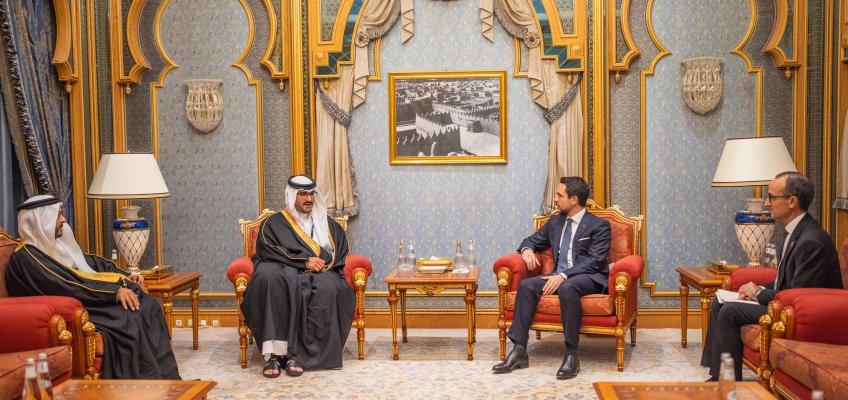 ولي العهد يلتقي رئيس الوفد البحريني المشارك بمؤتمر مبادرة مستقبل الاستثمار في الرياض