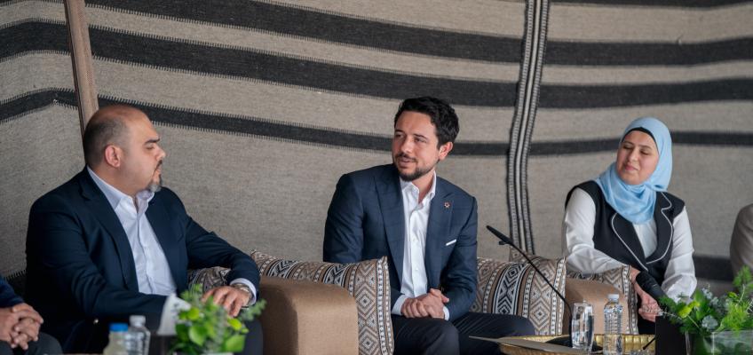 ولي العهد يلتقي شبابا وشابات من محافظة العقبة