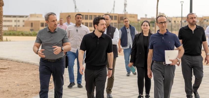 ولي العهد يتفقد مشروعي مضمار سباق السيارات الدولي ومتنزه العقبة