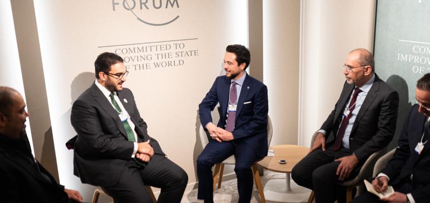 Crown Prince meets head of Bahrain’s delegation at WEF Annual Meeting
