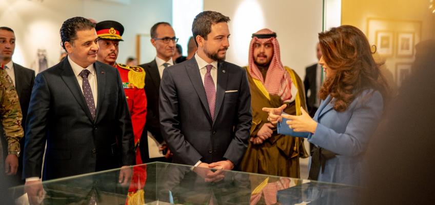 ولي العهد يزور متحف قصر السلام في الكويت